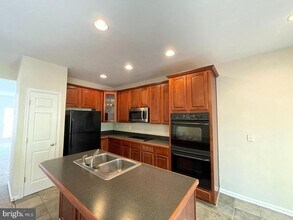 107 Hemlock Dr in Stafford, VA - Building Photo - Building Photo