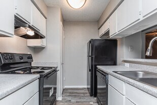 Villa Nueva in San Antonio, TX - Building Photo