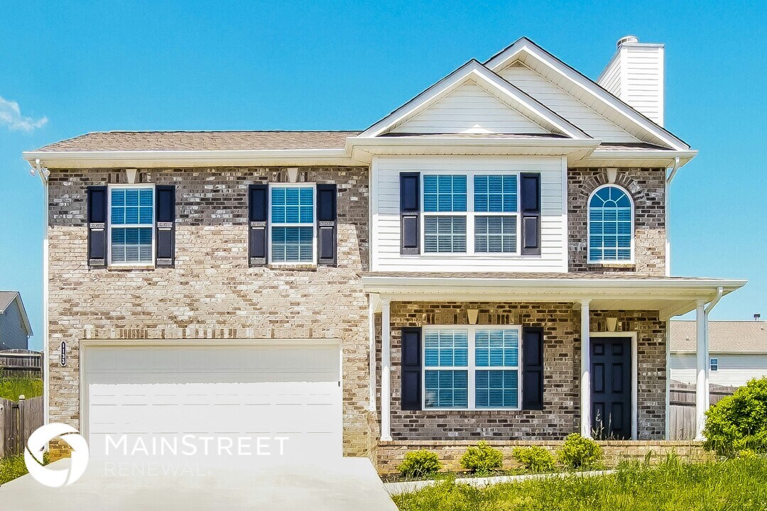 1133 Cloud View Dr in Powell, TN - Building Photo