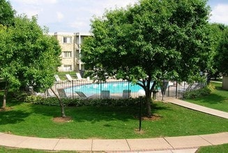 Richland Court Apartments in Richfield, MN - Building Photo - Building Photo