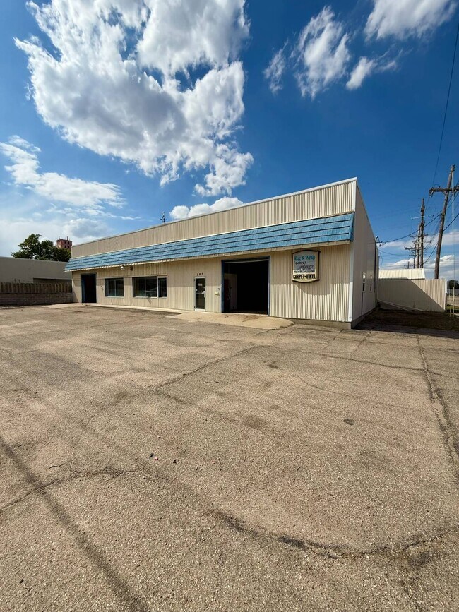 305 W 5th St in Concordia, KS - Building Photo - Building Photo