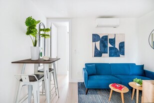 515 W 48th St in New York, NY - Building Photo