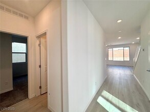 10261 Digby Fine St in Las Vegas, NV - Building Photo - Building Photo