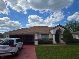 672 Basingstoke Ct in Kissimmee, FL - Building Photo