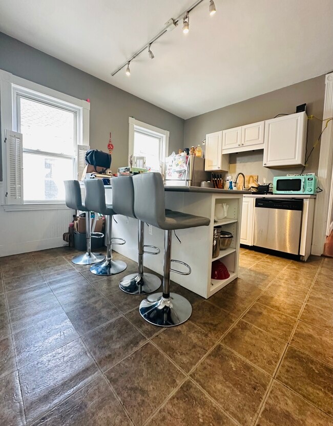 20 Dalrymple St, Unit 3 in Boston, MA - Foto de edificio - Building Photo