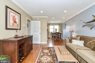 629 S Henry St in Alexandria, VA - Building Photo