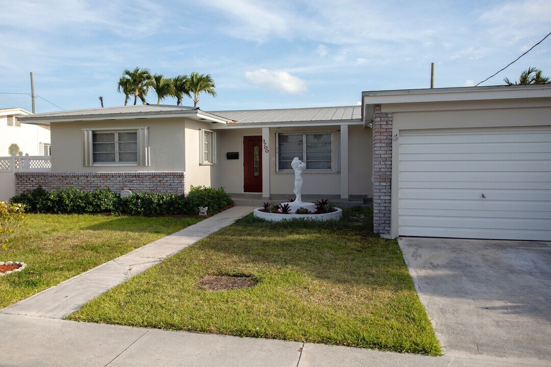 3700 Northside Dr in Key West, FL - Foto de edificio