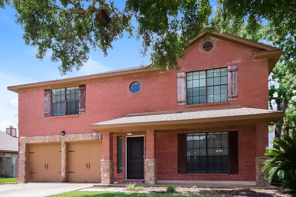 1710 Valero St in Friendswood, TX - Building Photo