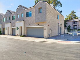 8460 N 22nd Dr in Phoenix, AZ - Building Photo