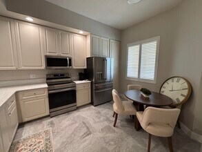 33 Harbour Isle Dr W in Fort Pierce, FL - Building Photo - Building Photo