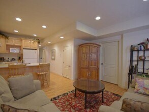 8687 S Cajean Cir in West Jordan, UT - Foto de edificio - Building Photo