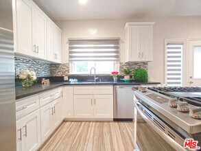 803 Alexandria Ave in Los Angeles, CA - Building Photo - Building Photo