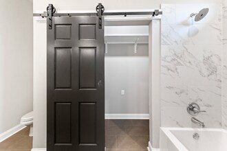 214 Spoonbill Dr in Youngsville, LA - Building Photo - Building Photo