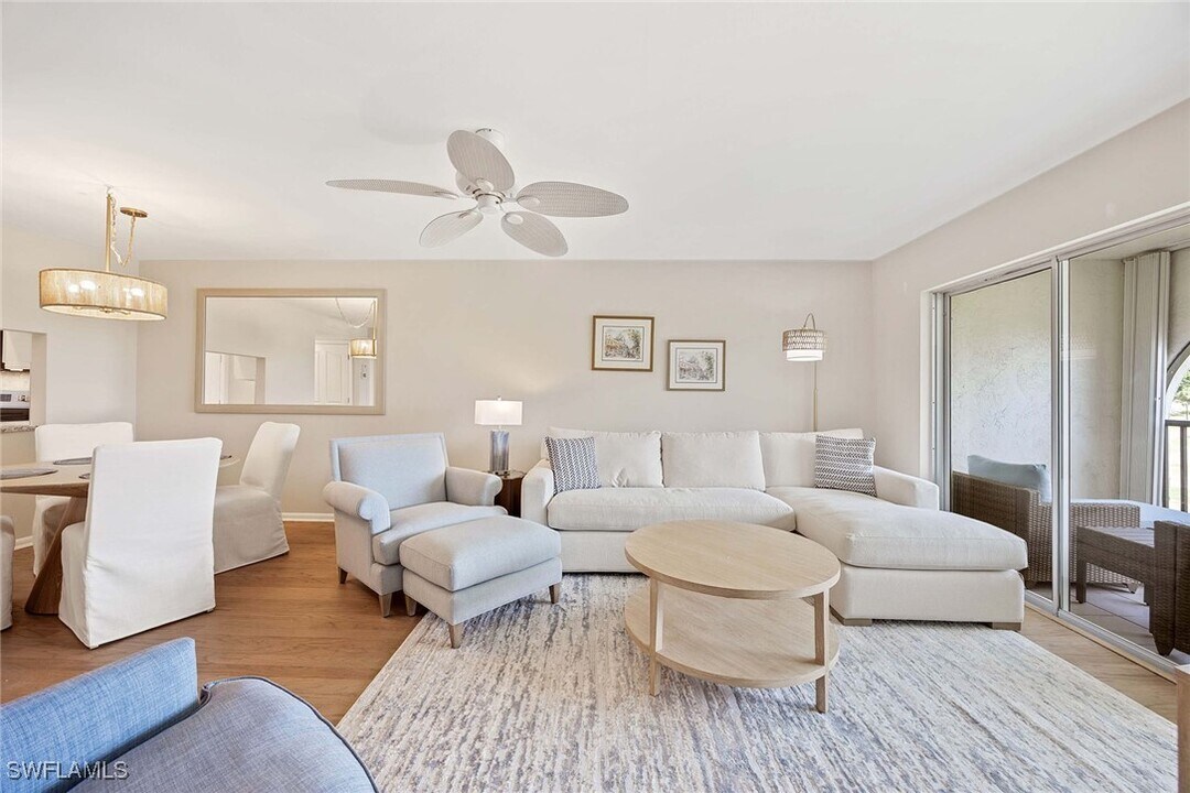 45 High Point Cir S in Naples, FL - Building Photo