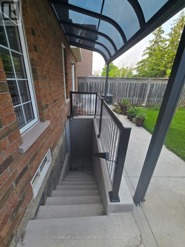 23 Blue Whale Blvd in Brampton, ON - Building Photo - Building Photo