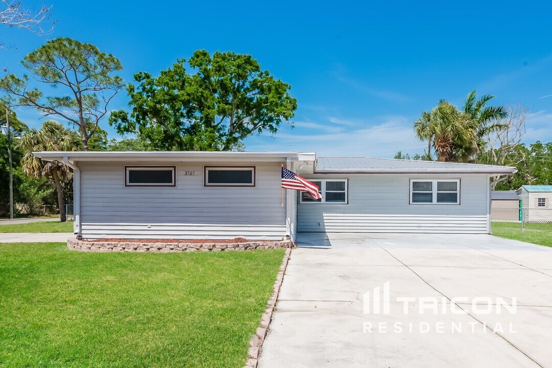 2505 Wood St in Sarasota, FL - Building Photo