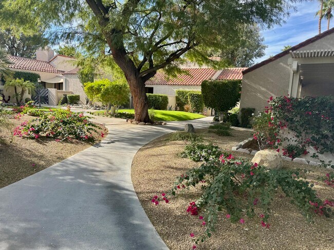 310 Forest Hills Dr in Rancho Mirage, CA - Building Photo - Building Photo