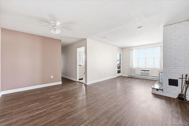 478 Sierra Vista Ln in Valley Cottage, NY - Building Photo - Building Photo