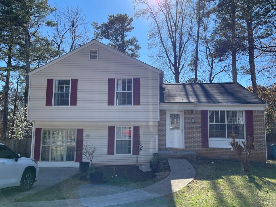 1127 Saratoga Ct in Norcross, GA - Foto de edificio