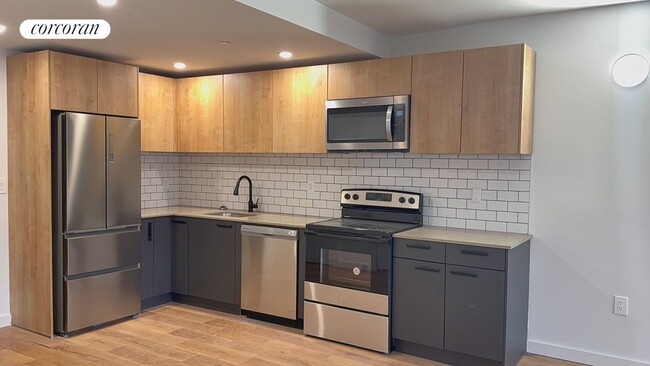 336 E 112th St in New York, NY - Building Photo - Building Photo