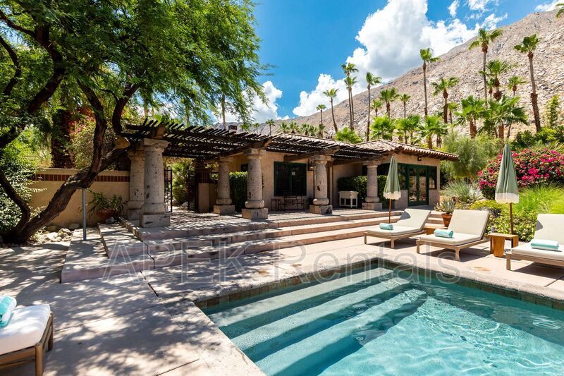 690 W Linda Vista Dr in Palm Springs, CA - Building Photo