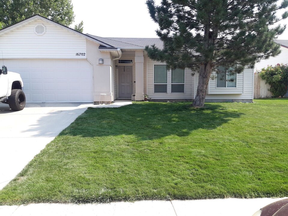 16702 Sadie Ave in Caldwell, ID - Building Photo