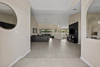 12815 Kingsway Rd in Wellington, FL - Building Photo - Building Photo