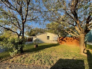 2910 Pecan Springs Rd in Austin, TX - Building Photo - Building Photo