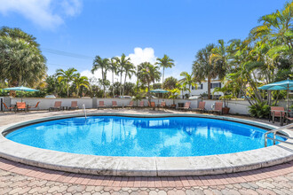 The Crossroads at Downtown Boca in Boca Raton, FL - Foto de edificio - Building Photo