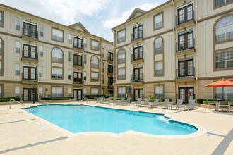 Deerwood Apartments in Houston, TX - Building Photo - Building Photo