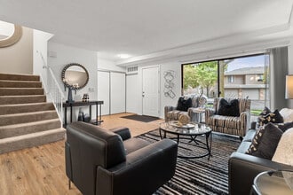 Saddlewood Park in Minnetonka, MN - Foto de edificio - Building Photo