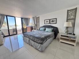 2201 S Ocean Dr in Hollywood, FL - Building Photo