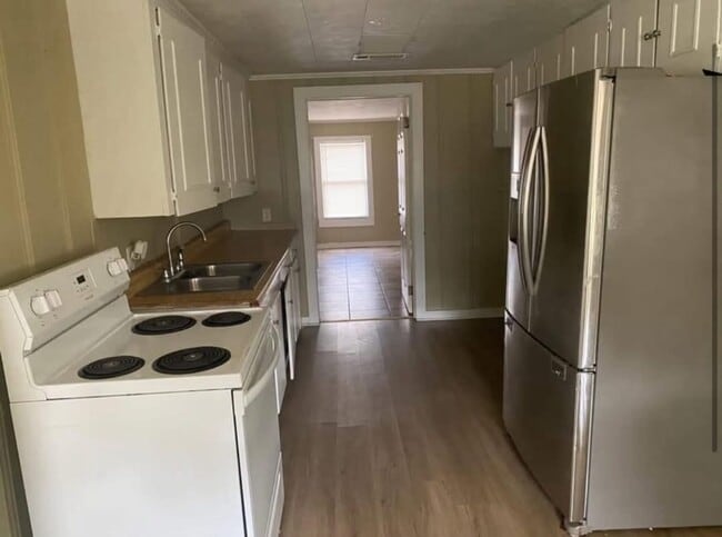 1027 Woodville Dr in Jackson, MS - Building Photo - Building Photo