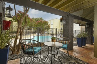 Deer Oaks Apartments in San Antonio, TX - Building Photo - Building Photo