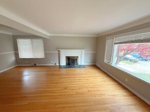 22835 Buckingham St in Dearborn, MI - Foto de edificio - Building Photo