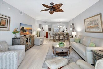 7811 Regal Heron Cir, Unit 4-102 in Naples, FL - Building Photo - Building Photo