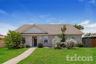 5617 Kerry Ln in Garland, TX - Building Photo