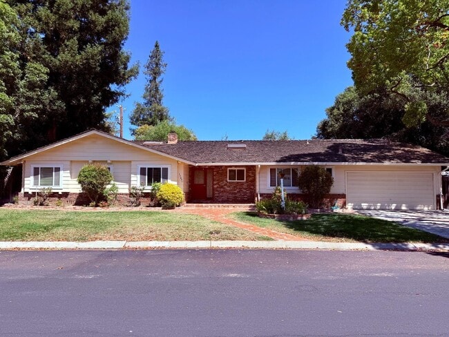 property at 1389 Chelsea Dr