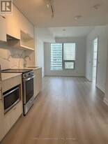 100 Queen St E in Toronto, ON - Building Photo