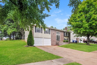 6911 Candlewick Way in Florissant, MO - Building Photo - Building Photo