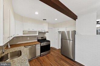 5219 Montgomery St in Springfield, VA - Building Photo - Building Photo