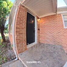 6163 E Boston St in Wichita, KS - Foto de edificio - Building Photo