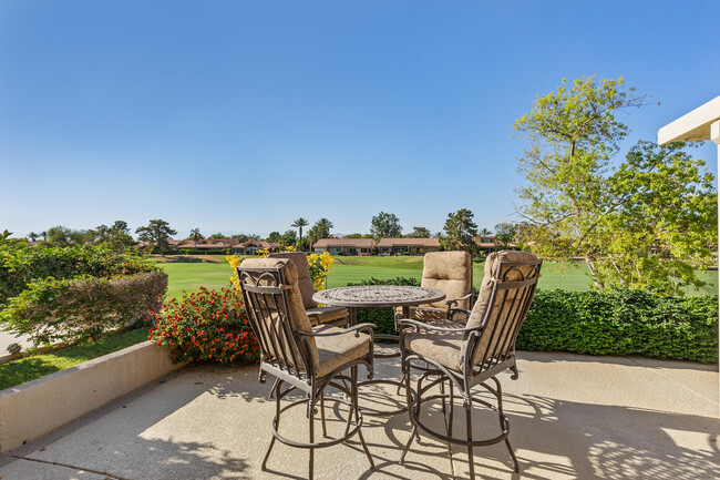 36 La Costa Dr in Rancho Mirage, CA - Foto de edificio - Building Photo