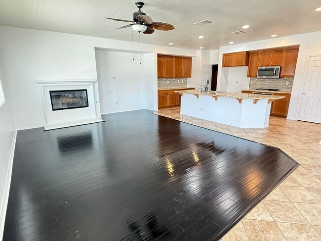 9093 Seal Beach Dr in Hesperia, CA - Building Photo - Building Photo