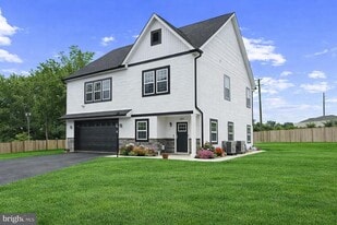 8321 Maplewood Dr in Manassas, VA - Building Photo