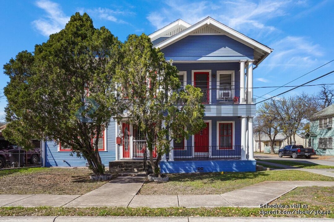 240 Leigh St in San Antonio, TX - Building Photo