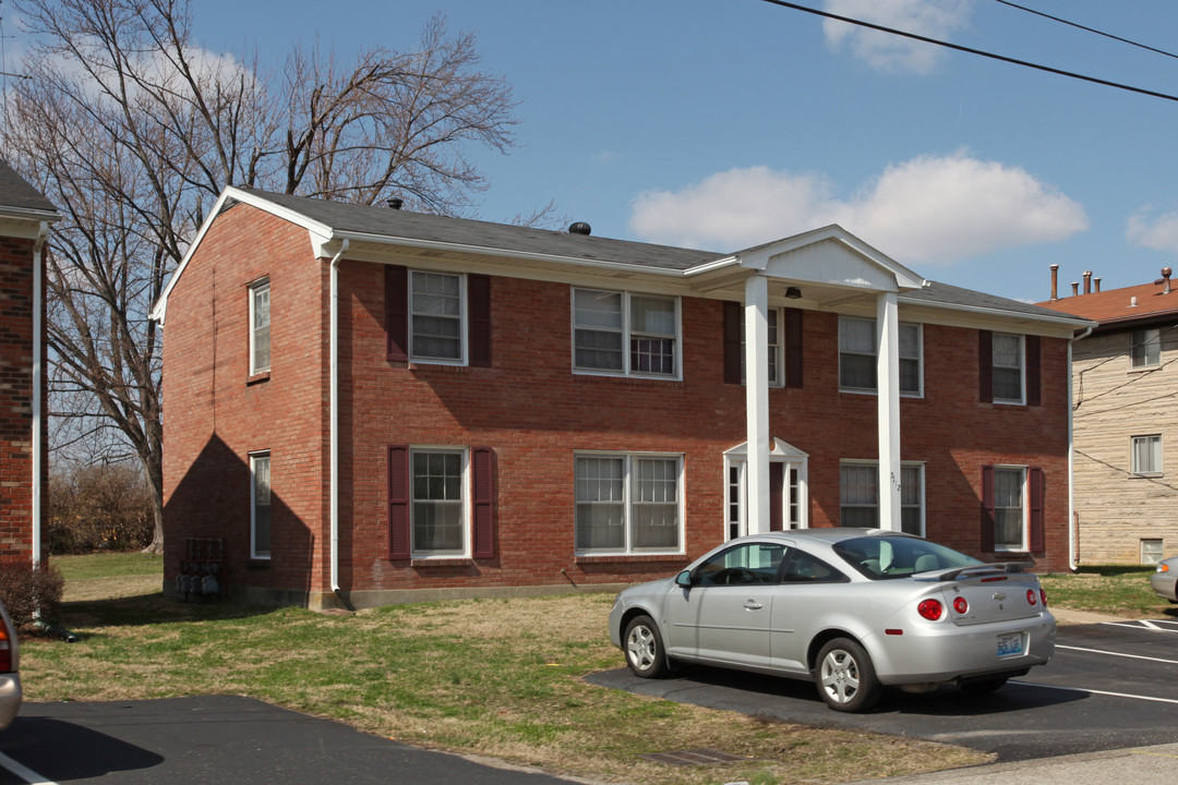 5112 Valiant Dr in Louisville, KY - Building Photo