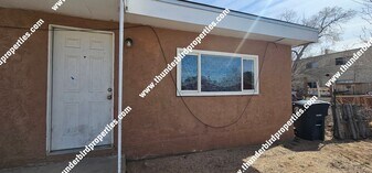 534 Charleston St SE in Albuquerque, NM - Building Photo