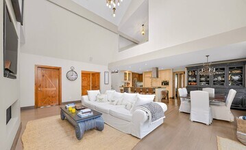 1366 Scuttle Hole Rd in Water Mill, NY - Building Photo - Building Photo