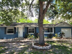 5813 N 17th St in Tampa, FL - Building Photo